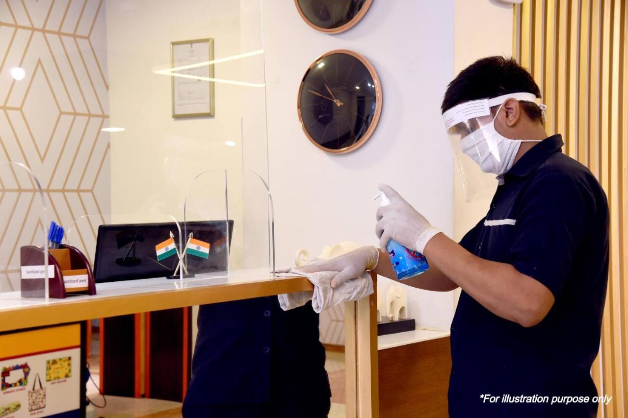 Oyo 69647 Yash Lodge จาบัลปูร์ ภายนอก รูปภาพ