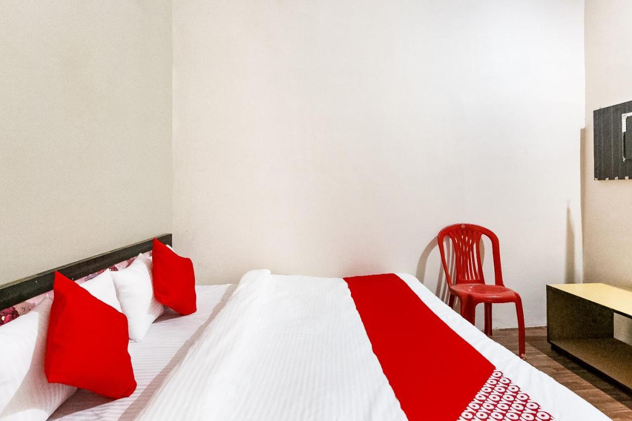 Oyo 69647 Yash Lodge จาบัลปูร์ ภายนอก รูปภาพ